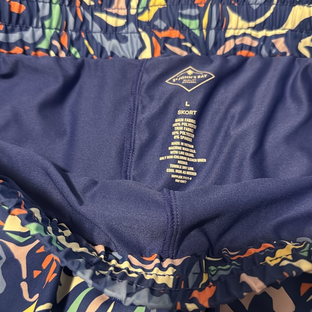 Floral Patterned Shorts - Picture 3 of 5
